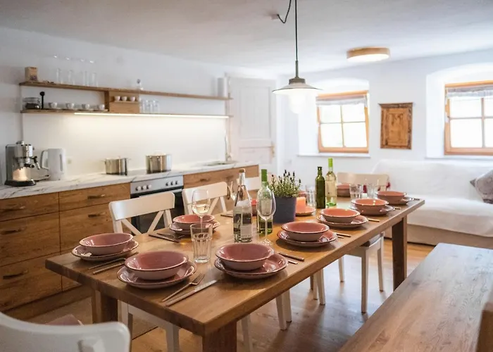 Gehobenes Ambiente In Historischer Appartement