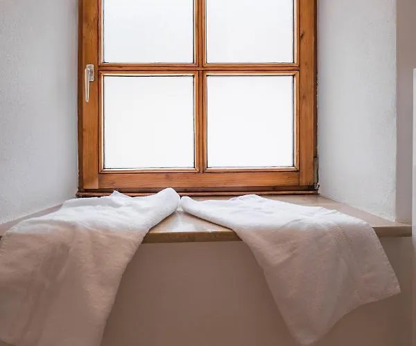 Gehobenes Ambiente In Historischer Appartement *