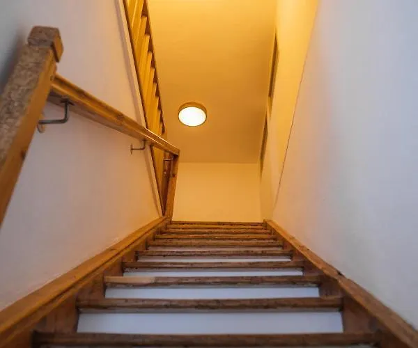 Gehobenes Ambiente In Historischer Appartement