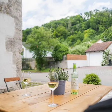 Gehobenes Ambiente In Historischer Apartment Walting